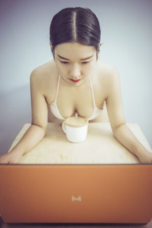 国产丝袜美腿老师在线看_高清高清在线