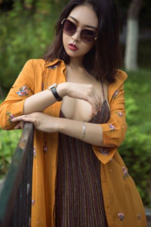 美女露出奶头扒开尿口的免费视频_蓝光版中文字幕包